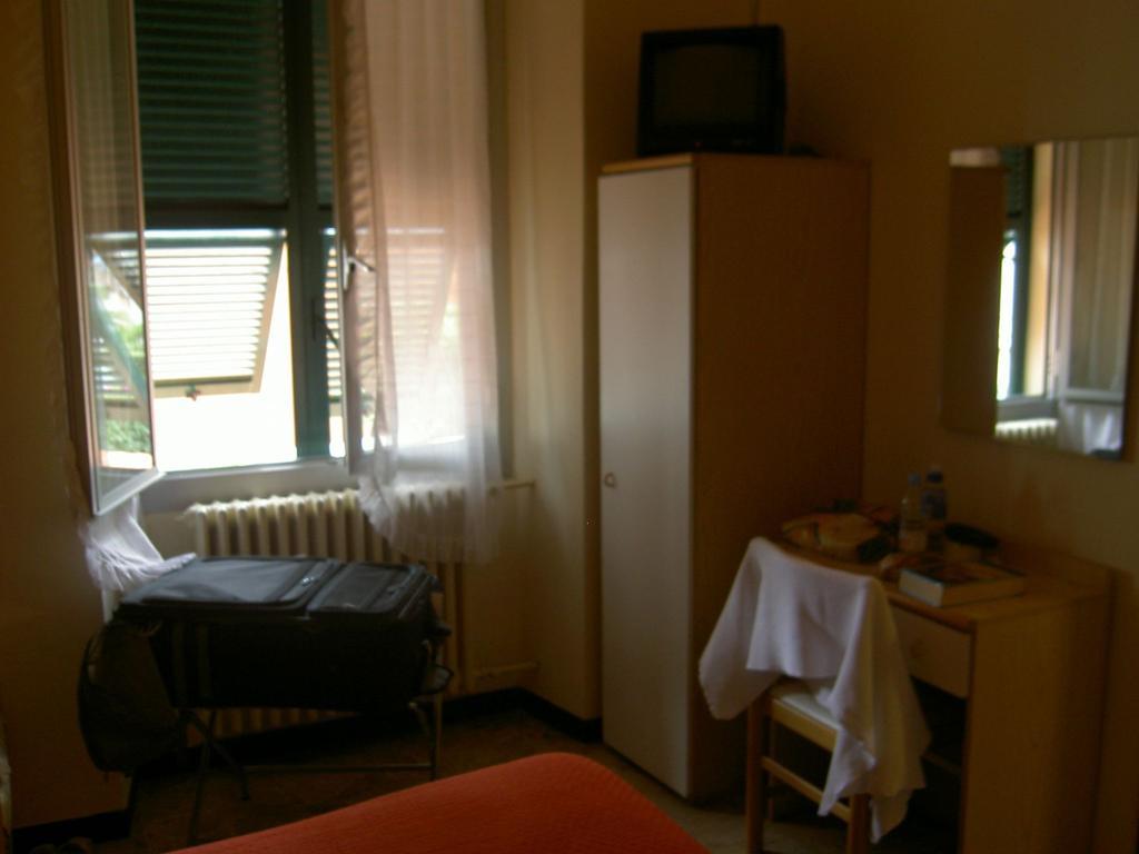 Albergo Kristina بورديغيرا الغرفة الصورة