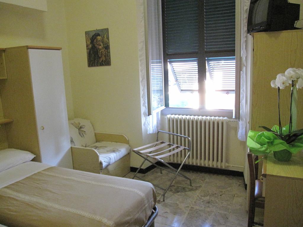 Albergo Kristina بورديغيرا الغرفة الصورة