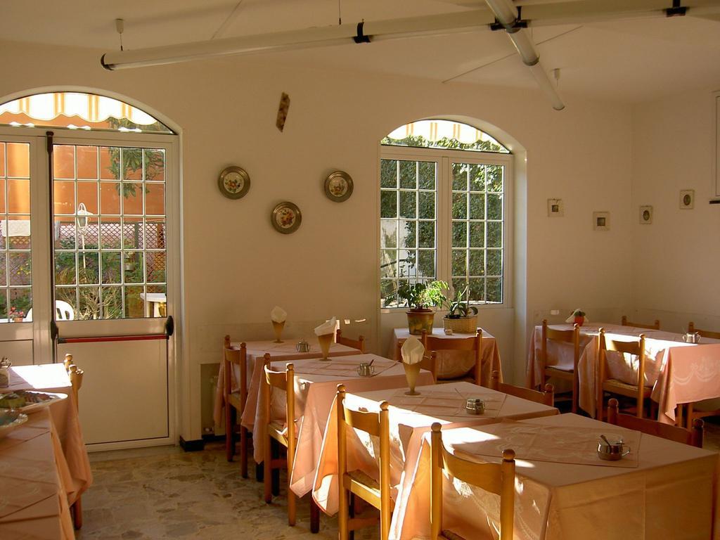 Albergo Kristina بورديغيرا المظهر الخارجي الصورة