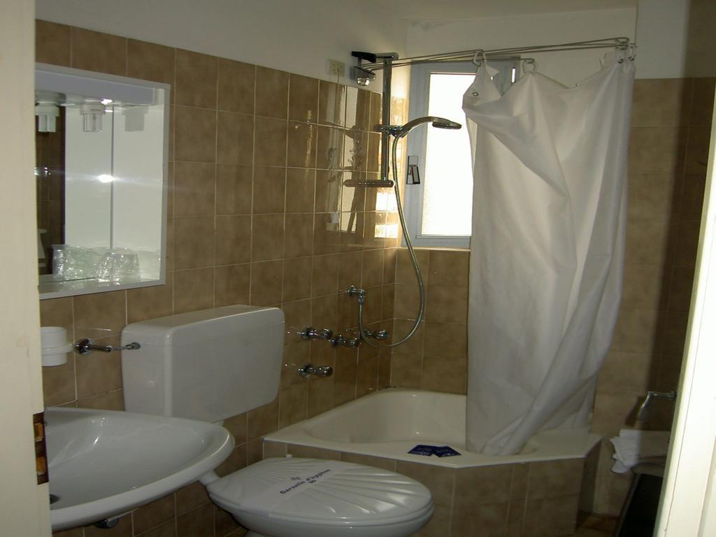 Albergo Kristina بورديغيرا المظهر الخارجي الصورة